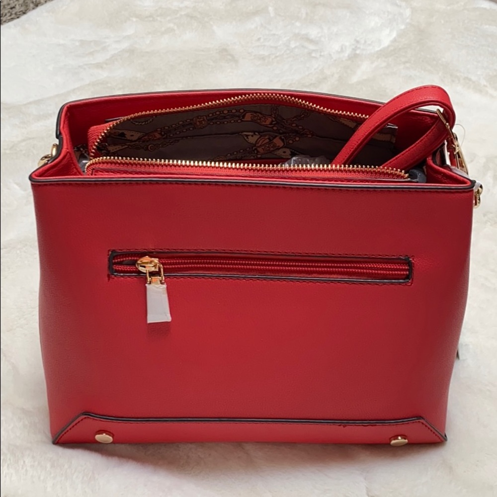 NEW ❤️ La Terra Fashion Red and gold chain purse.